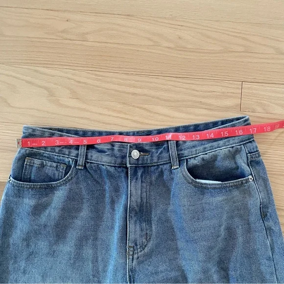 Pretty Little Thing High Rise Light Wash Distressed Baggy  Loose Jeans - Picture 4 of 10